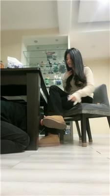 【网盘】【Ease殿下】双S-桌底视角-雪地靴踩踏喂食 JS241108-21