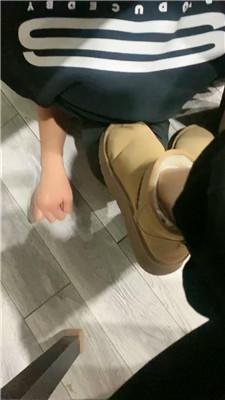 【网盘】【Ease殿下】双S-桌底视角-雪地靴踩踏喂食 JS241108-21