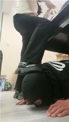 【网盘】【Ease殿下】双S-桌底视角-雪地靴踩踏喂食 JS241108-21