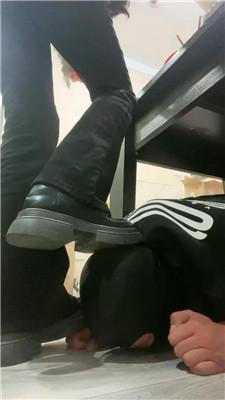 【网盘】【Ease殿下】双S-桌底视角-雪地靴踩踏喂食 JS241108-21