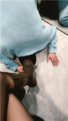 【网盘】【芮兮夫妻】舌头鞋刷/靴子黑丝脚插嘴 JS241108-1