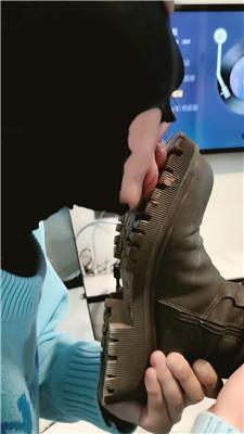 【网盘】【芮兮夫妻】舌头鞋刷/靴子黑丝脚插嘴 JS241108-1