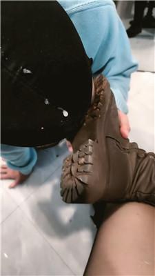 【网盘】【芮兮夫妻】舌头鞋刷/靴子黑丝脚插嘴 JS241108-1