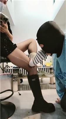 【网盘】【芮兮夫妻】舌头鞋刷/靴子黑丝脚插嘴 JS241108-1