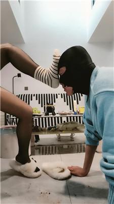 【网盘】【芮兮夫妻】舌头鞋刷/靴子黑丝脚插嘴 JS241108-1