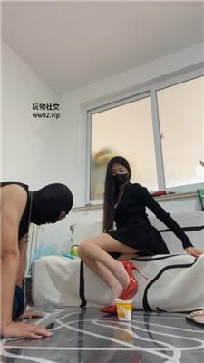 【网盘】【梓晨大大】御姐S-玉足诱惑/脚下踩踏喂食 JS241109-16