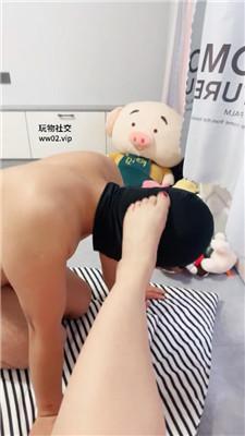 【网盘】【恩恩】舔圣水/绳子当狗链/玉足踩虐 JS241112-12