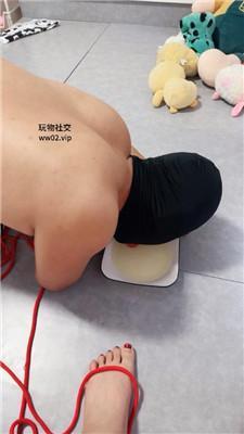 【网盘】【恩恩】舔圣水/绳子当狗链/玉足踩虐 JS241112-12
