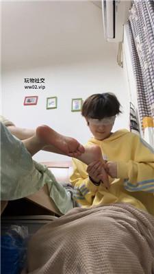 【网盘】【cc大人】羞涩舔素人的臭脚丫 JS241112-27