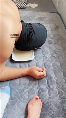 【网盘】【恩恩女神】闻舔毛巾棉袜/喝圣水/坐脸窒息 JS241113-7