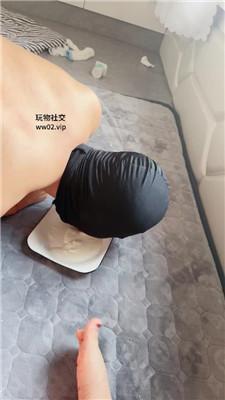 【网盘】【恩恩女神】闻舔毛巾棉袜/喝圣水/坐脸窒息 JS241113-7