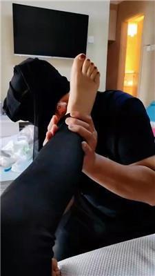 【网盘】【魅尊女皇】寂寞少妇调邻居-高跟玉足虐 JS241112-35