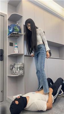 【网盘】【白鹭】素人S-跪舔高跟/抽耳光/转胯骑马/踩踏 bf49912