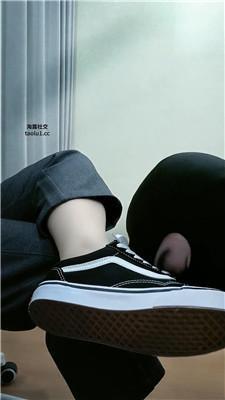 【网盘】【樊樊大人】脏鞋原味棉袜玩虐脚垫 JS241112-43