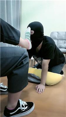 【网盘】【樊樊大人】脏鞋原味棉袜玩虐脚垫 JS241112-43