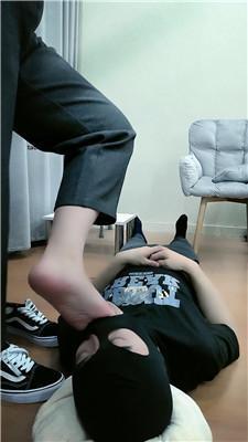 【网盘】【樊樊大人】脏鞋原味棉袜玩虐脚垫 JS241112-43