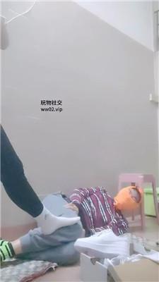 【网盘】【奇了怪了】鞭打/运动白袜踩虐 JS241112-52
