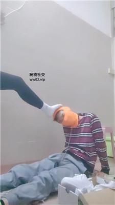 【网盘】【奇了怪了】鞭打/运动白袜踩虐 JS241112-52