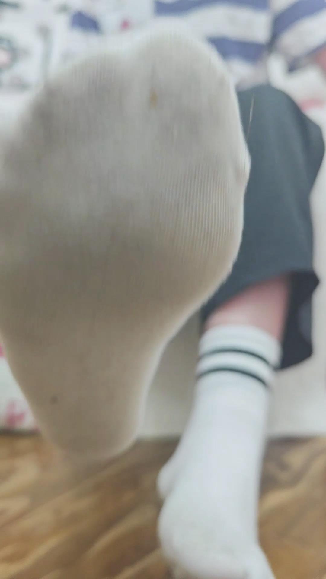 【爱秀套图】小野臭袜子和闺蜜剧情羞辱