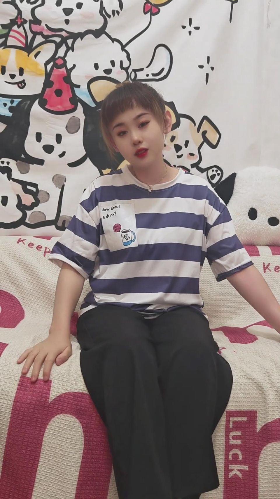 【爱秀套图】小野臭袜子和闺蜜剧情羞辱