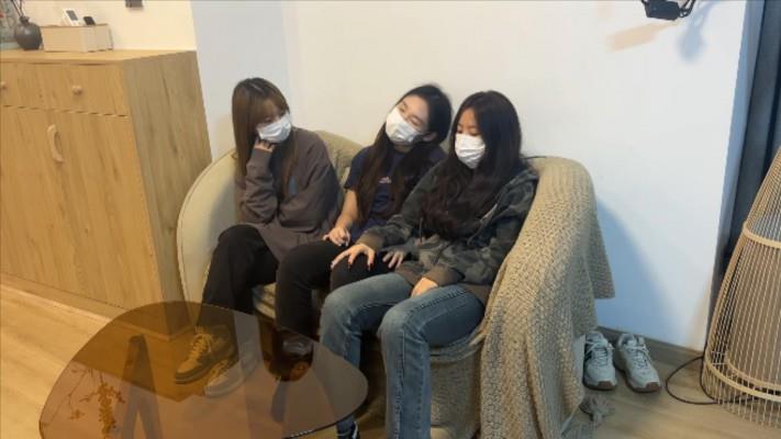 【爱秀套图】【209宿舍】宿舍三人假期在狗子身上拍照 YC-241106-4
