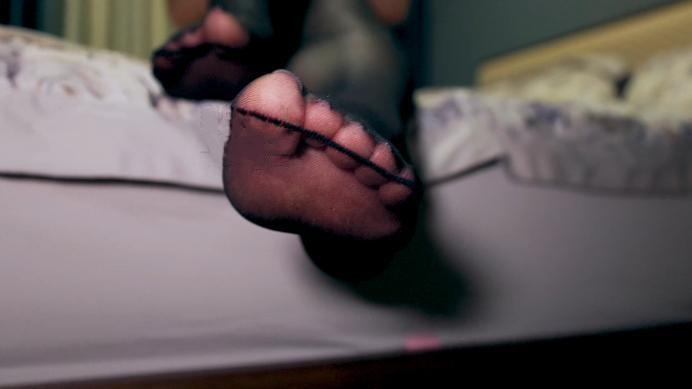 【爱秀套图】【明视界】明妃踩杀缩小的同事 ACYC-3710