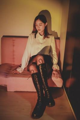 【爱秀套图】【黑丝诱惑】沐沐女主好几双原味脏鞋的鞋底清洁器 YC-250128