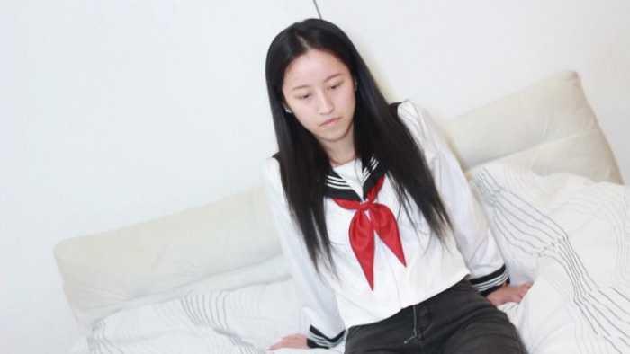 【爱秀套图】【黑丝诱惑】素人篇：大二学生晓俞牛仔裤坐肚子坐脸窒息 YC-250127-3