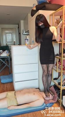 【爱秀套图】【素人S】点点巴黎世家黑丝踩踏 YC-241111-2