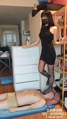 【爱秀套图】【素人S】点点巴黎世家黑丝踩踏 YC-241111-2