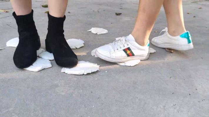 【爱秀套图】JK短靴小鱼姐姐携手梦梦小白鞋户外爆踩馒头羞辱 YC-241116-5