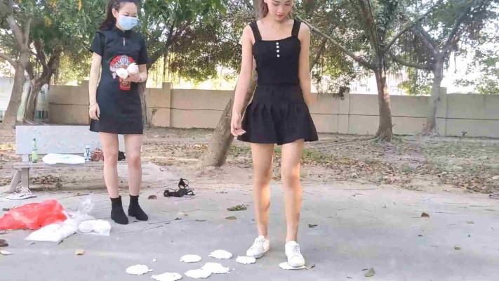 【爱秀套图】JK短靴小鱼姐姐携手梦梦小白鞋户外爆踩馒头羞辱 YC-241116-5