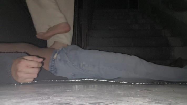 【爱秀套图】素人高中透子第一次踩肚子，楼梯道（上部）ACYC-3936