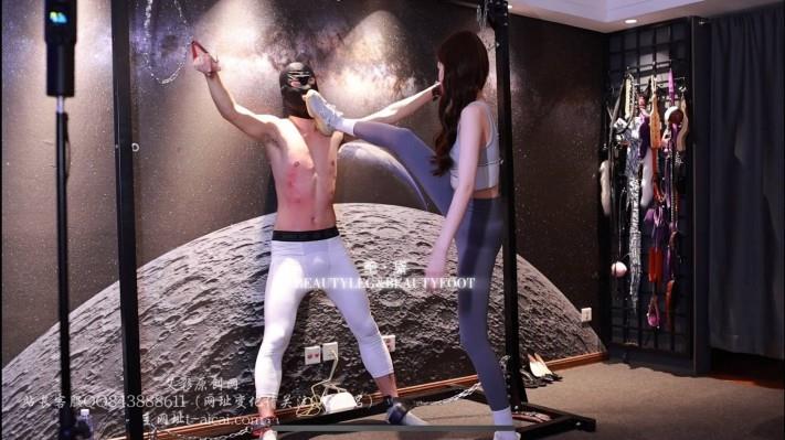 【爱秀套图】艾琳175双S魔鬼般的踢裆虐刑奴 GD007 YC-241119-3