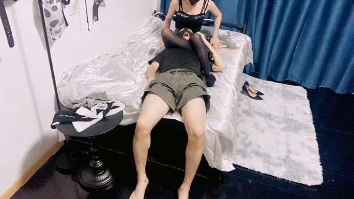 【爱秀套图】黑丝美女绞杀惩罚小偷 JS241123-19