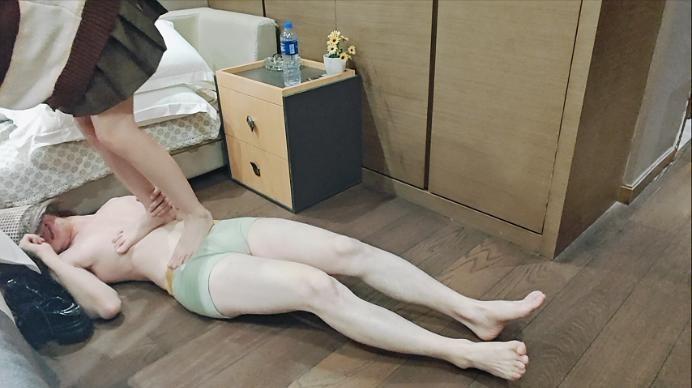 【爱秀套图】【啦啦啦】新开发的cos小姐姐超暴力踢裆 ACYC-3956
