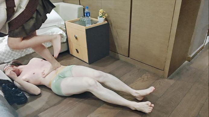 【爱秀套图】【啦啦啦】新开发的cos小姐姐超暴力踢裆 ACYC-3956