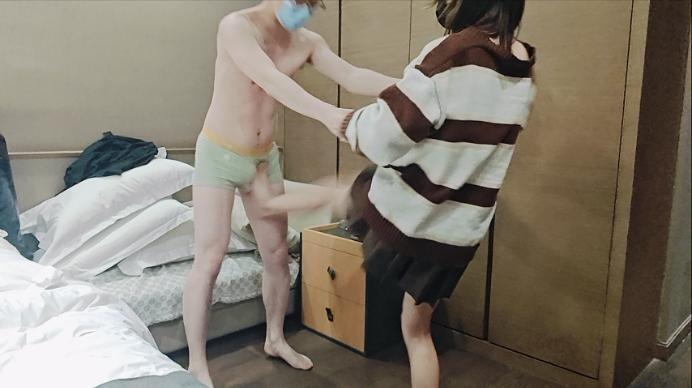 【爱秀套图】【啦啦啦】新开发的cos小姐姐超暴力踢裆 ACYC-3956