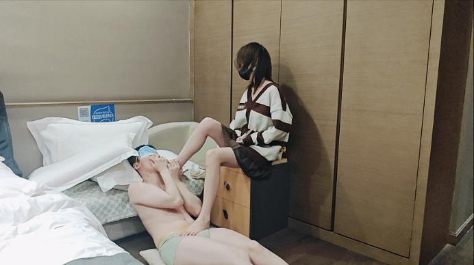 【爱秀套图】【啦啦啦】新开发的cos小姐姐超暴力踢裆 ACYC-3956