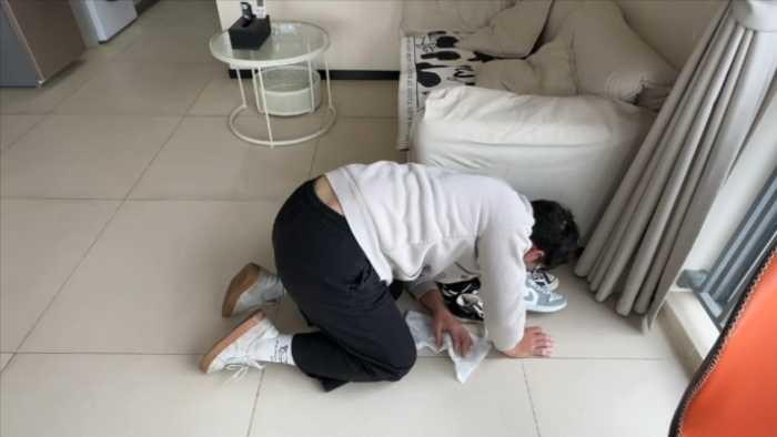 【爱秀套图】【208宿舍】三人玩弄家政狗 YC-241127-3