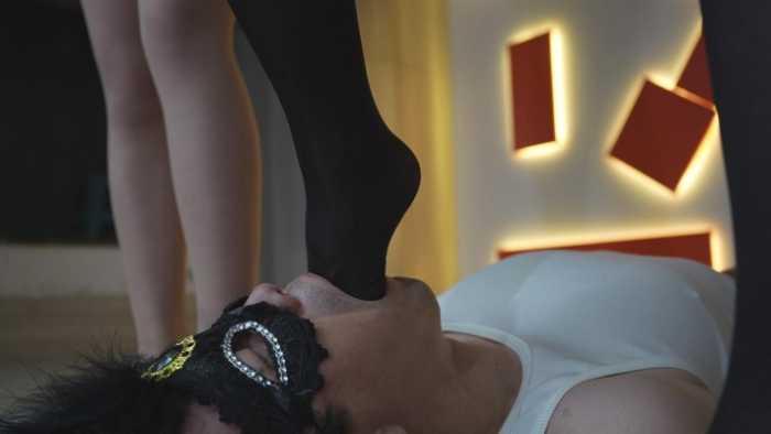 【爱秀套图】三女S深喉双狗 的王炸之作，两个M各自的 强制极限深喉！YC-241130-2