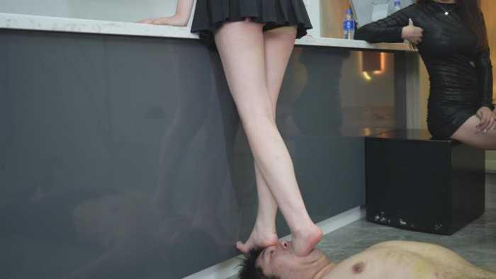 【爱秀套图】三女S深喉双狗 的王炸之作，两个M各自的 强制极限深喉！YC-241130-2