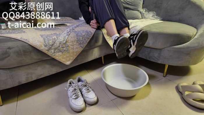 【爱秀套图】『chnnsct1818』大学系花继续施虐 YC-241130-4