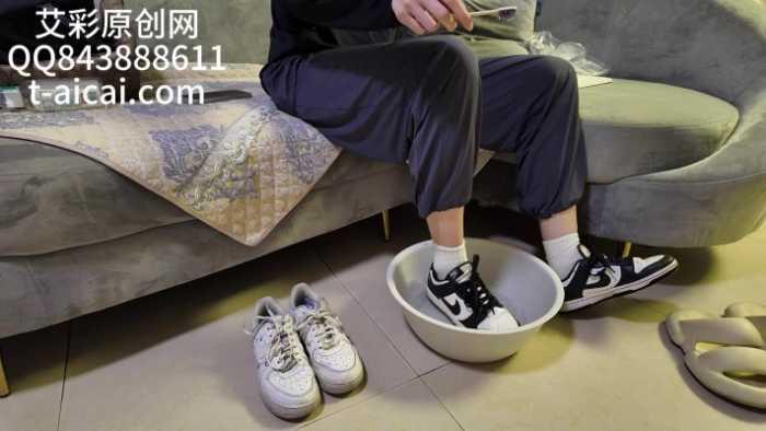 【爱秀套图】『chnnsct1818』大学系花继续施虐 YC-241130-4