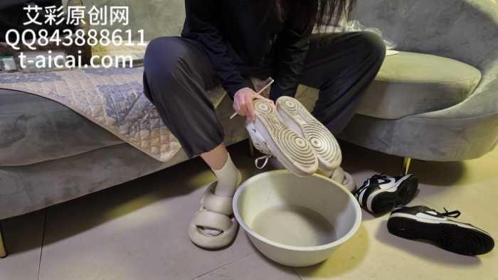 【爱秀套图】『chnnsct1818』大学系花继续施虐 YC-241130-4