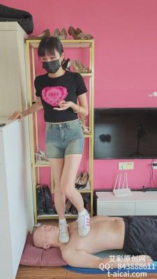 【爱秀套图】【素人S】美女点点的匡威帆布鞋+阿迪板鞋踩踏 YC-241129-4