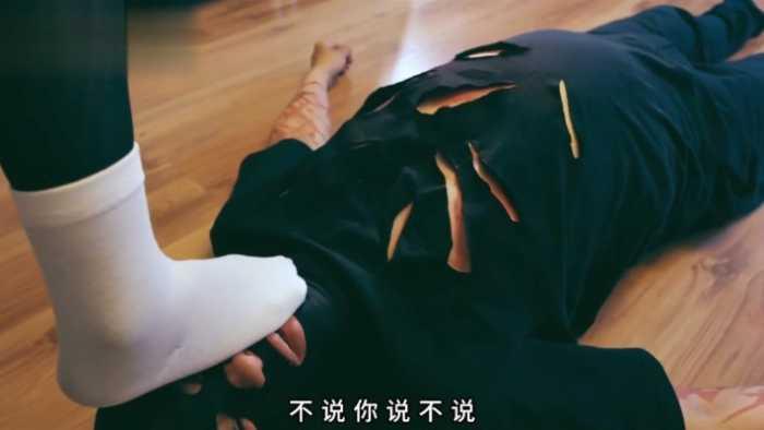 【爱秀套图】【影视剧】多位女神小姐姐丝袜美足棉袜美脚踩踏 踩脸踩脖子虐杀折磨男人 BPbf47655