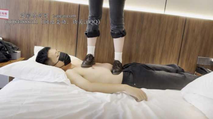 【爱秀套图】【素人研二学生】lo娘小皮鞋跳踩 YC-241128-5