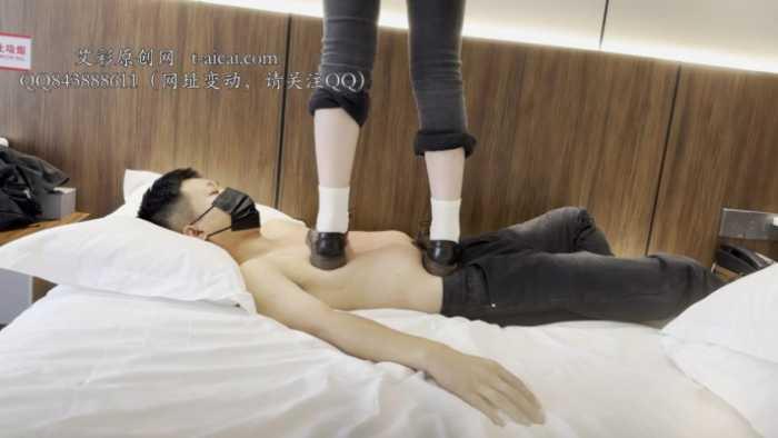【爱秀套图】【素人研二学生】lo娘小皮鞋跳踩 YC-241128-5