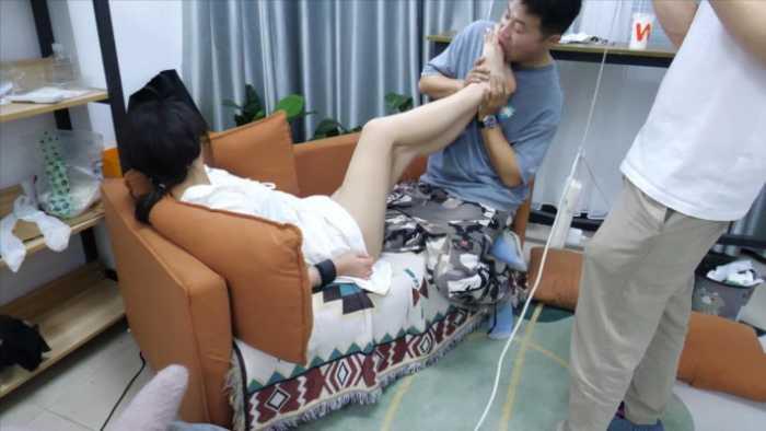 【网盘】【第5风格】剧情00后被入室抢劫捆绑勒晕舔脚 第三部 JS241204~1